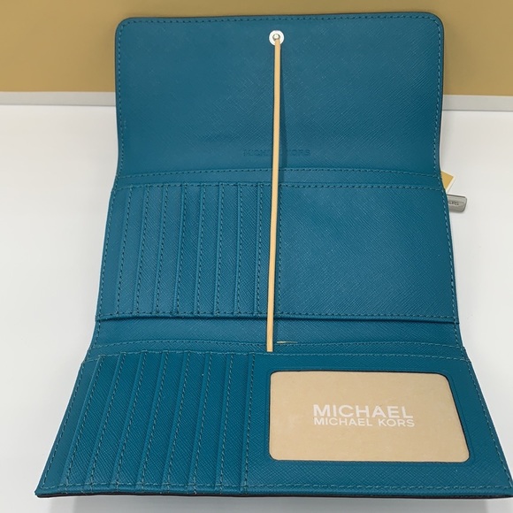 MICHAEL KORS JET SET TRAVEL LARGE TRIFOLD LAGOON COLOR - Picture 8 of 16